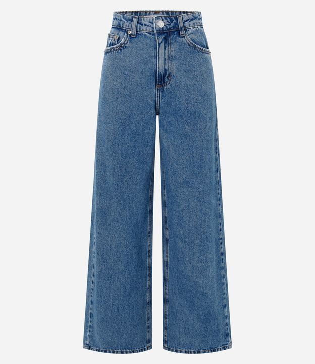 Calça jeans azul de cintura alta e modelagem wide leg